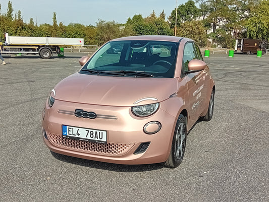 Fiat 500e BEV 3+1 Passion 42kWh dojezd ve městě až 320km