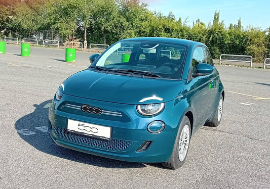 Fiat 500e Hatchback 42kWh dojezd ve městě až 320km